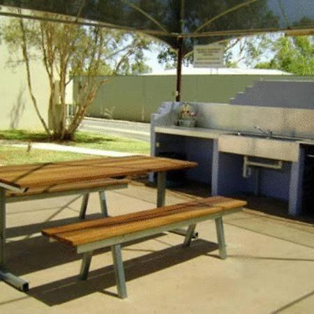 Alice Springs Airport Motel Exterior photo