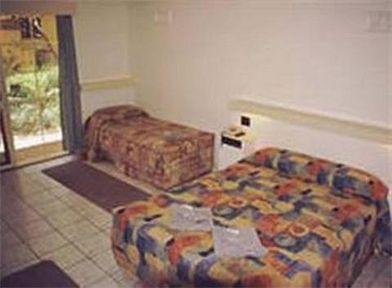 Alice Springs Airport Motel Room photo